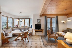 Dining - Apartment 'Silberdistel Nr 3' with Mountain View, Shared Garden and Wi-Fi (Mittenwald)