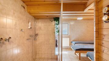 Dusche, Haartrockner, Handtücher