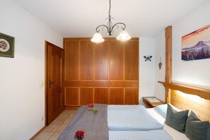 1 dormitorio, tabla de planchar con plancha, wifi gratis y ropa de cama