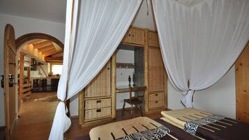 2 bedrooms, desk, iron/ironing board, free WiFi