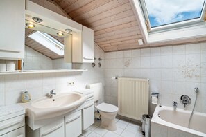 Een douche, een haardroger, handdoeken