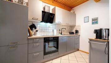 Kühlschrank, Ofen, Herdplatte, Geschirrspüler