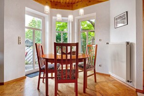 Dining - Apartment 'Inge Huus' with Private Terrace, Garden, and Wi-Fi (Hude)