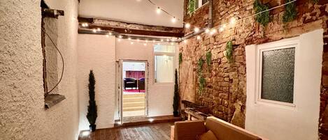 المنشأة من الداخل