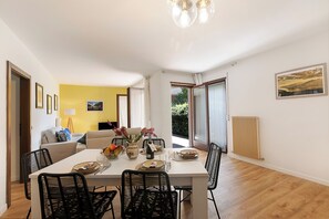 Departamento familiar, varias habitaciones (Il Giardino di Riva) | Restaurantes