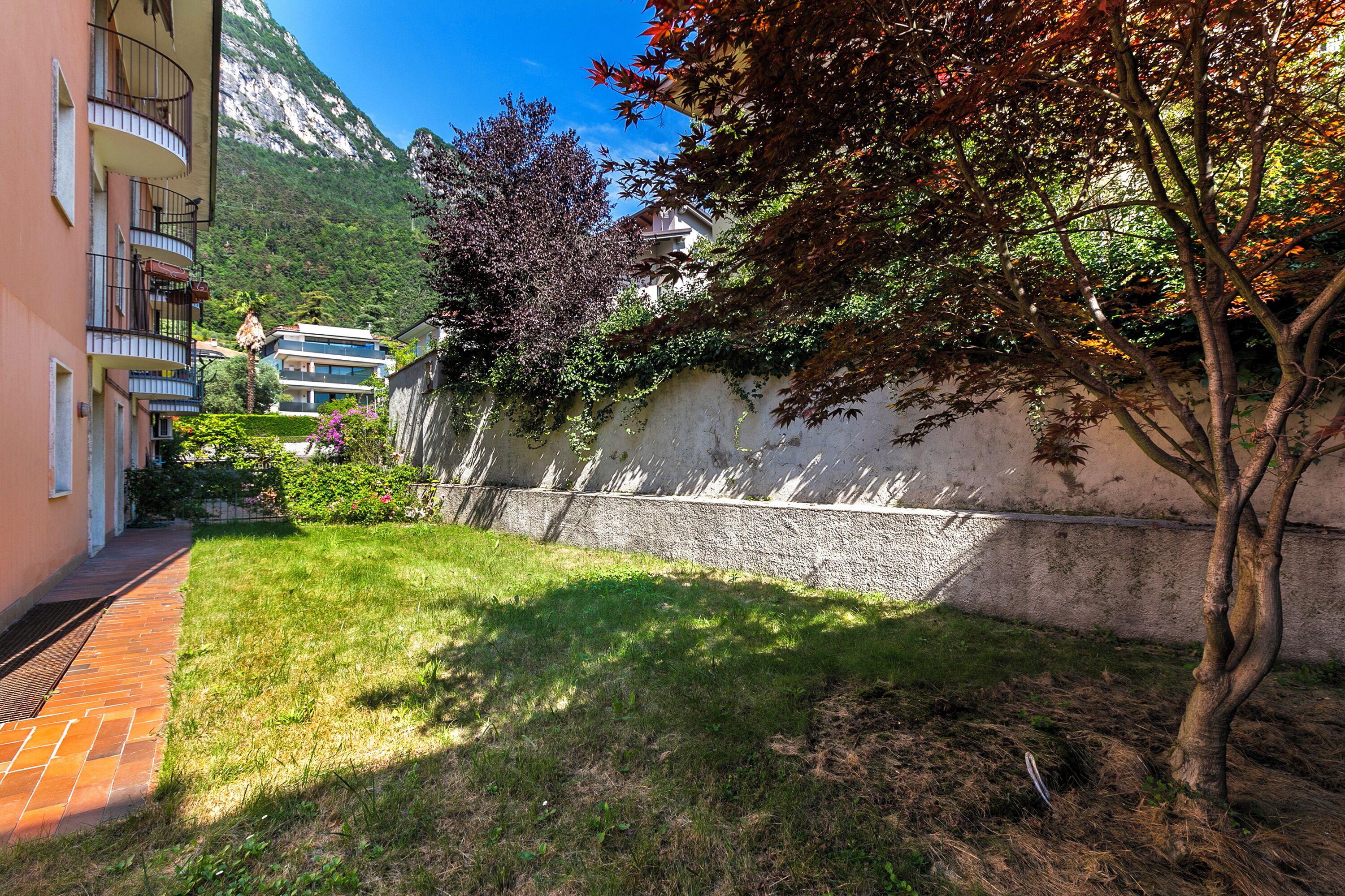 Family Apartment, Multiple Bedrooms (Il Giardino di Riva) | Property grounds