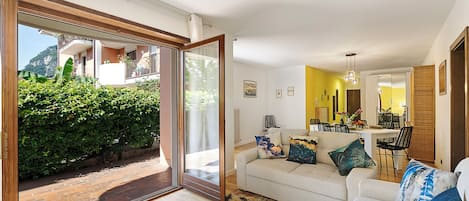 Televisión de pantalla plana de 21 pulgadas con canales por cable