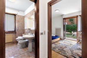 Family Apartment, Multiple Bedrooms (Il Giardino di Riva) | Bathroom