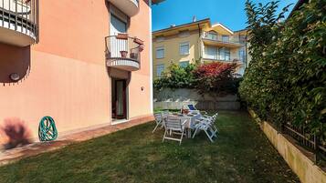Family Apartment, Multiple Bedrooms (Il Giardino di Riva) | Outdoor dining