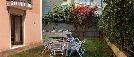 Family Apartment, Multiple Bedrooms (Il Giardino di Riva) | Outdoor dining