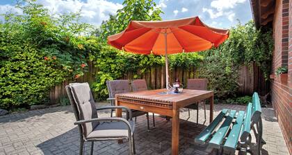 Casa de vacaciones 'Ferienhaus Dorfidyll' con terraza privada, jardín privado y Wi-Fi