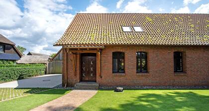 Holiday Home 'Ferienhaus Dorfidyll' with Private Terrace, Private Garden and Wi-Fi