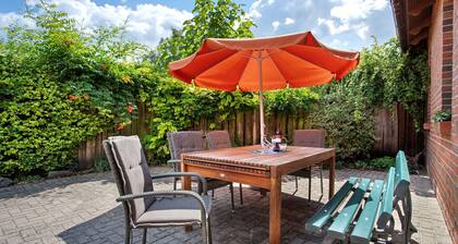 Holiday Home 'Ferienhaus Dorfidyll' with Private Terrace, Private Garden and Wi-Fi
