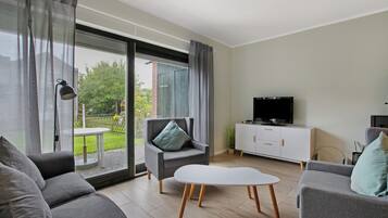 TV, fireplace, stereo