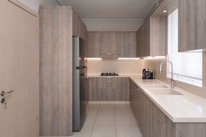 Fridge, oven, stovetop, dishwasher - Marousi Comfort Residence (Marousi)