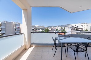 Outdoor dining - Marousi Comfort Residence (Marousi)