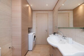 淋浴設備、風筒、提供毛巾、番梘