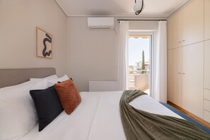 3 bedrooms, iron/ironing board, free WiFi, bed sheets - Marousi Comfort Residence (Marousi)