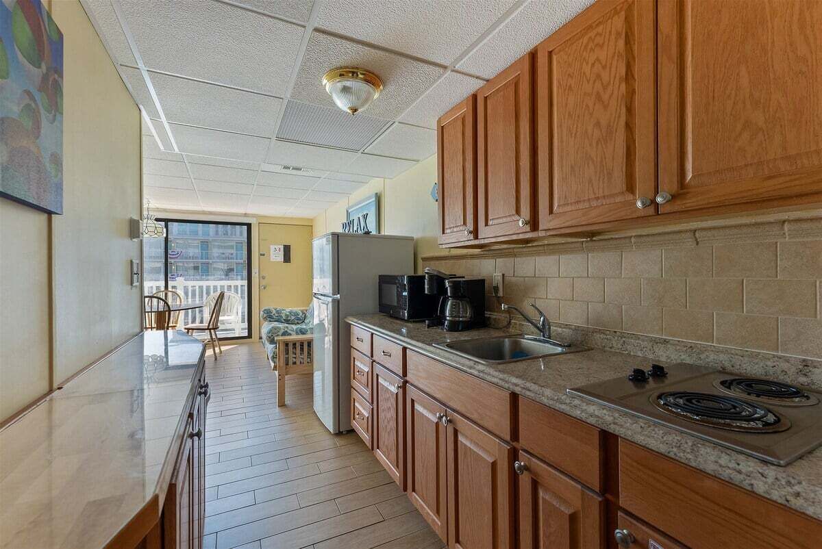 Fridge, microwave, stovetop, coffee/tea maker