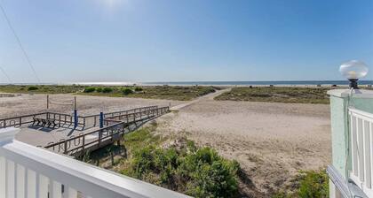 Beachside Condo w/, Ocean Views | Pool | BBQ Grill