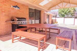 Outdoor dining - Family Oasis At Busselton (Geographe)