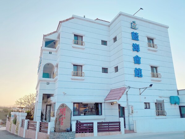 المنشأة من الخارج