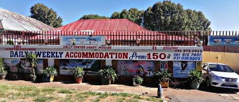 Fachada de la propiedad