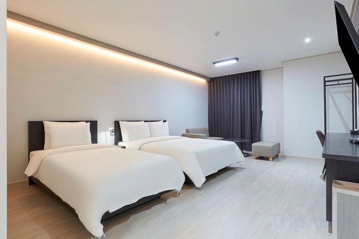 Premium bedding, memory foam beds, minibar (free items), desk