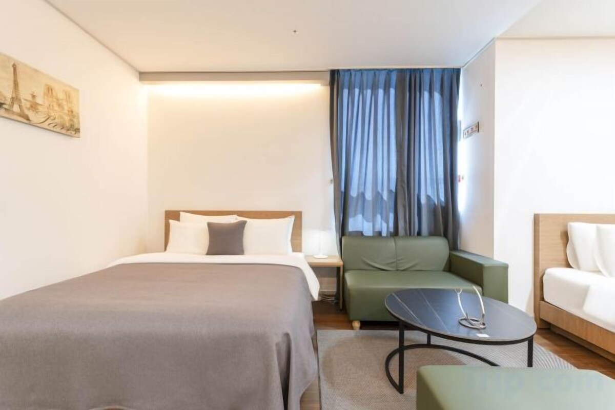 Premium bedding, memory foam beds, minibar (free items), desk