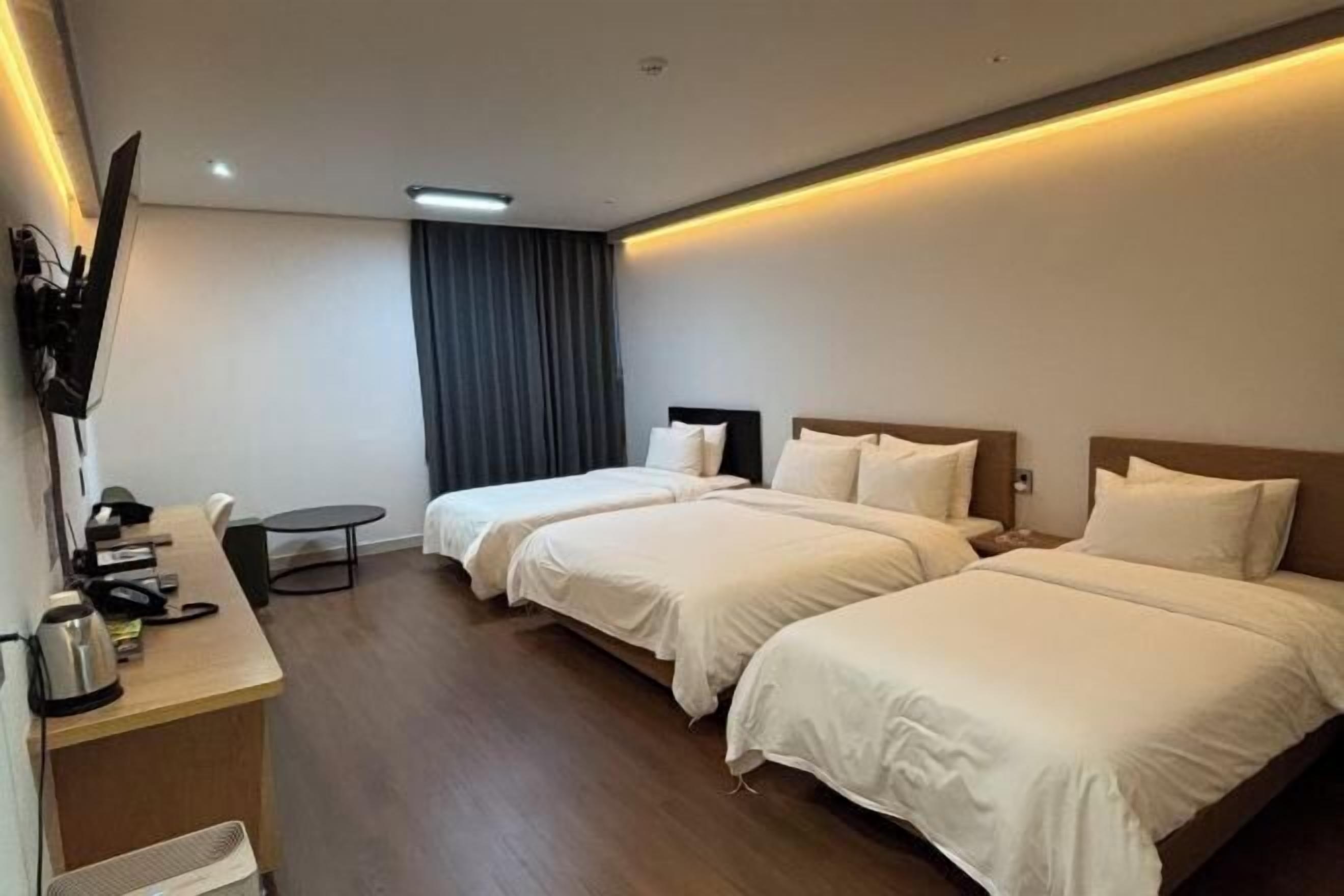 Bộ đồ giường cao cấp, nệm cao su hoạt tính (memory foam) 