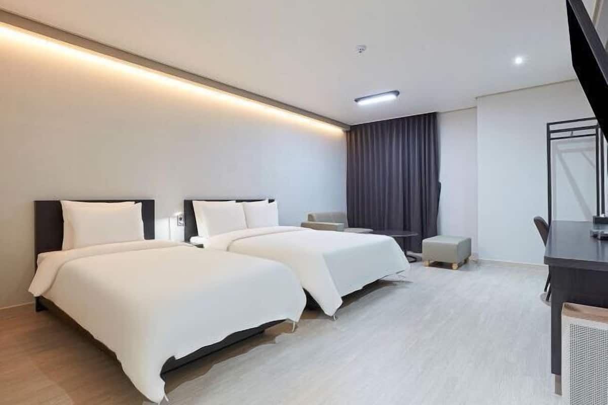 Bộ đồ giường cao cấp, nệm cao su hoạt tính (memory foam)