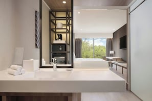Deluxe Room, 1 King Bed with Sofa bed, City View | Bathroom | Shower, towels, soap, shampoo