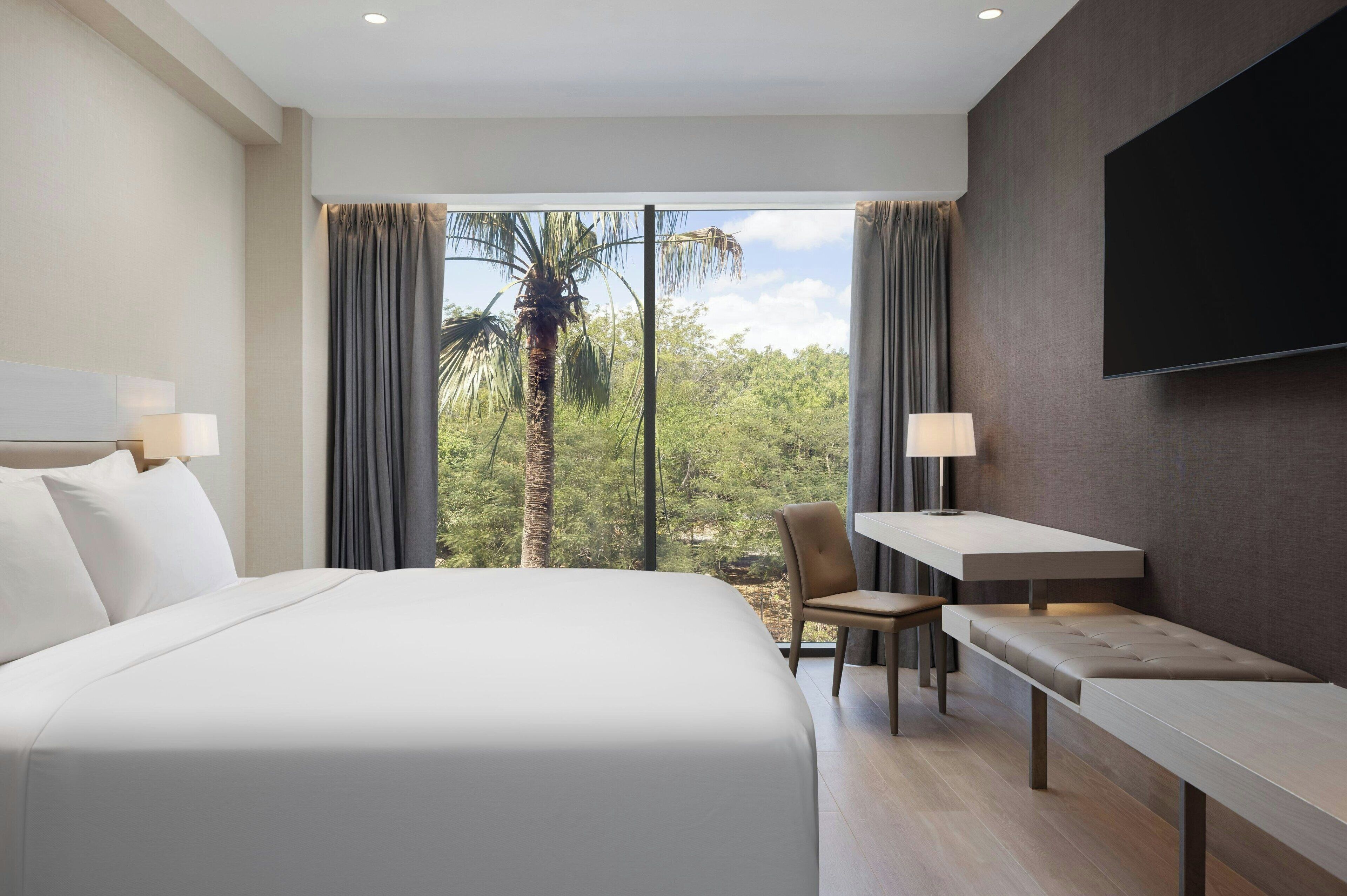 Bureau, espace de travail pour ordinateur portable