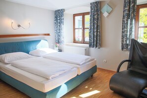 10 間睡房、書桌、Wi-Fi、床單