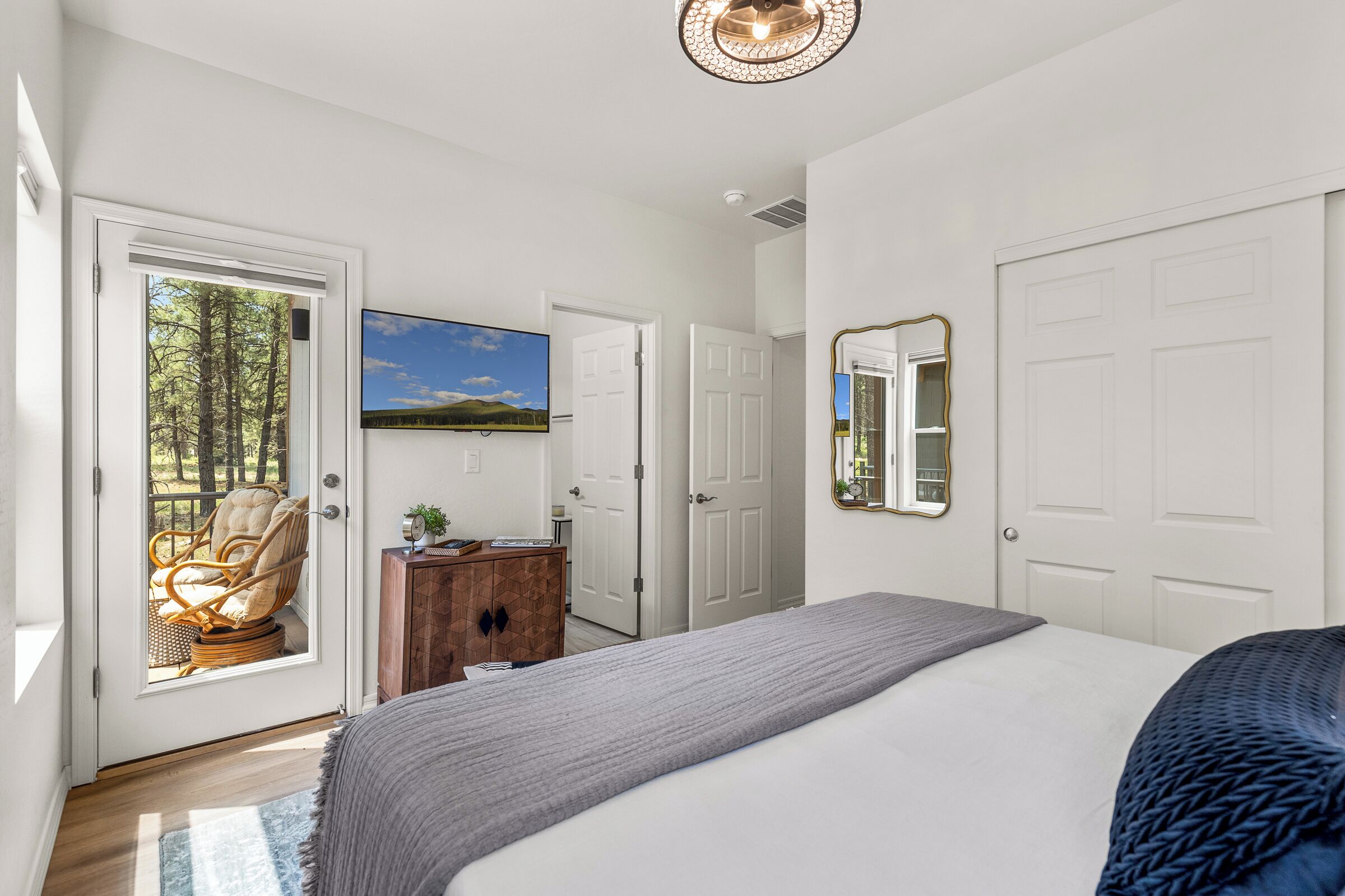 2 slaapkamers, een strijkplank/strijkijzer, reisbedje, gratis wifi