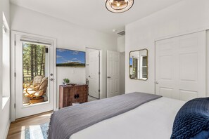 2 habitaciones, tabla de planchar con plancha y cuna de viaje 