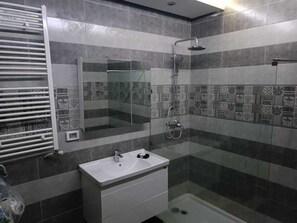 Shower, towels