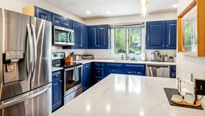 Fridge, microwave, oven, stovetop - VT Retreat on Highland Golf - Fairway Village 1C (Quechee)