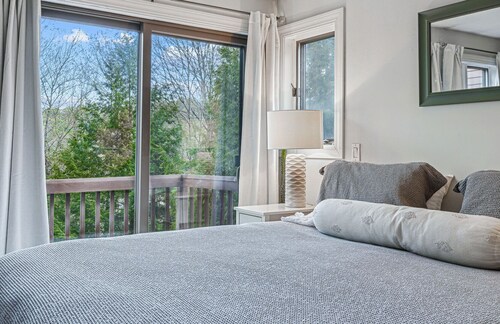 Cozy Fireplace, Pets, Club Access! - Saltbox 9A