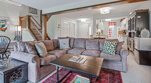 Fernseher, Kamin, Videospiele, Bücher