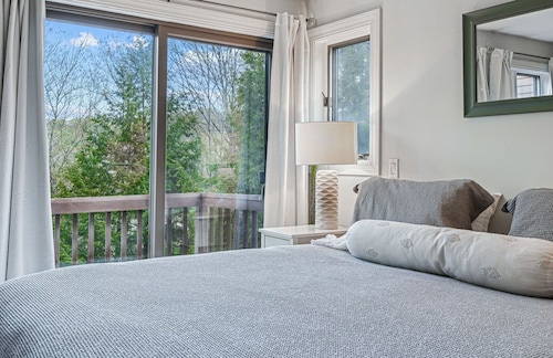 Cozy Fireplace, Pets, Club Access! - Saltbox 9A