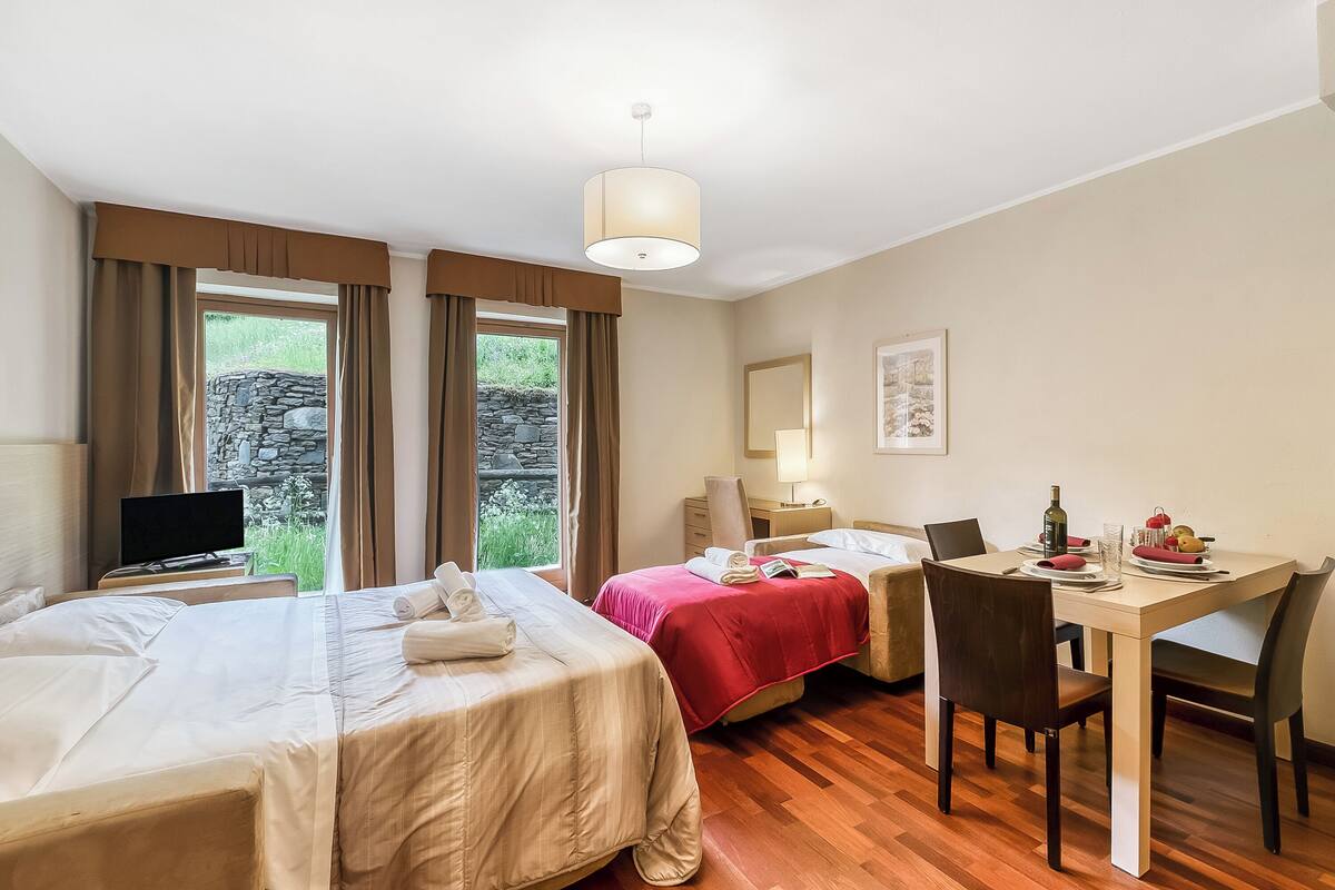 1 habitación, espacio para trabajar con laptop, wifi y ropa de cama