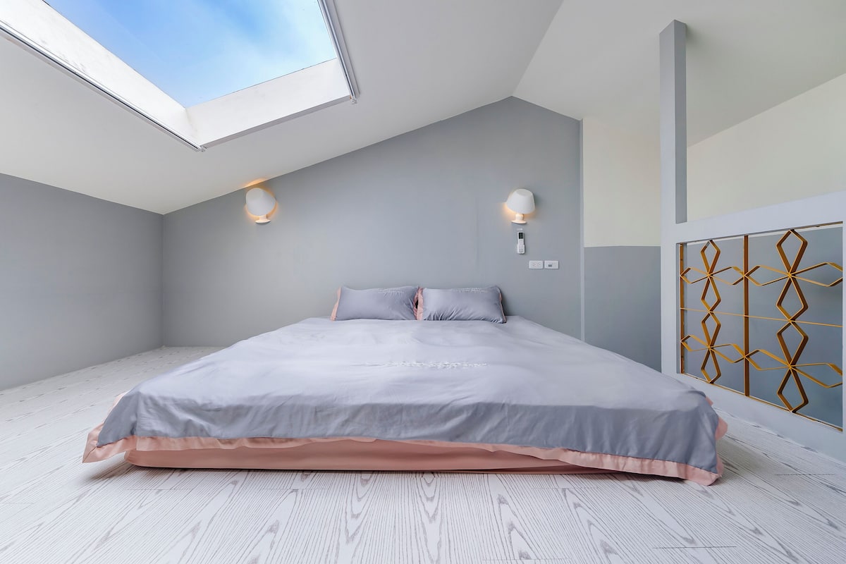 Habitación Deluxe doble, balcón, vistas al mar | Cortinas opacas, wifi gratis, ropa de cama
