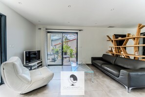 Living area - New Luxury Villa with Pool for Rent by the Week in Castelnau-le-Lez (Castelnau-le-Lez)