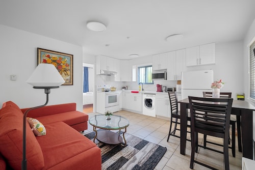 Lovely ground floor suite in Central Vancouver