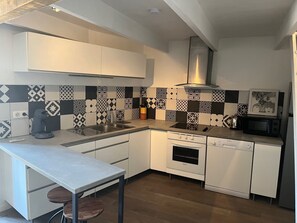 冰箱、微波炉、烤箱、炉灶