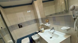 A modern bathroom with a white sink, bidet, and toilet. - Napoli Museo Bed and Breakfast (Naples)