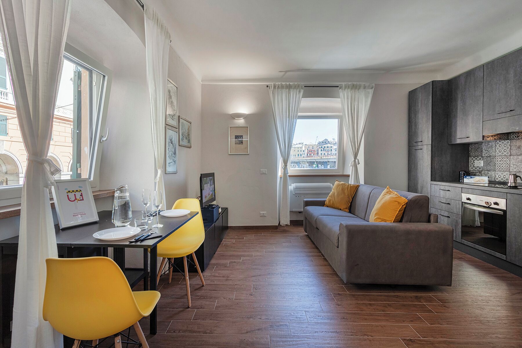 Appartamento Comfort, 1 camera da letto, vista città | Area soggiorno | TV 35 pollici con canali digitali