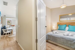 2 chambres, fer et planche à repasser, Wi-Fi, draps fournis