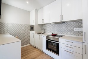 Micro-ondes, four, plaque de cuisson, lave-vaisselle